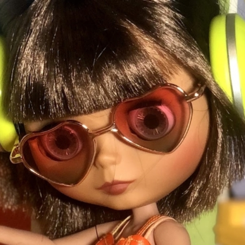 Blythe heart shaped framed sunglasses
